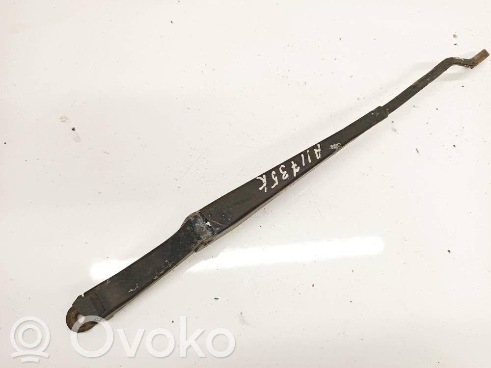 Volkswagen PASSAT B3 Brazo del limpiaparabrisas delantero