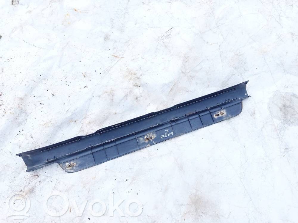 Toyota Yaris Garniture marche-pieds avant 