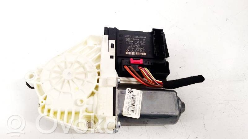 Volkswagen PASSAT B6 Moteur de lève-vitre de porte avant 