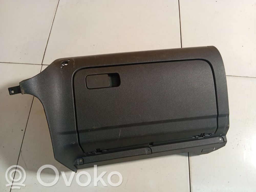 Volkswagen Golf V Daiktadėžė