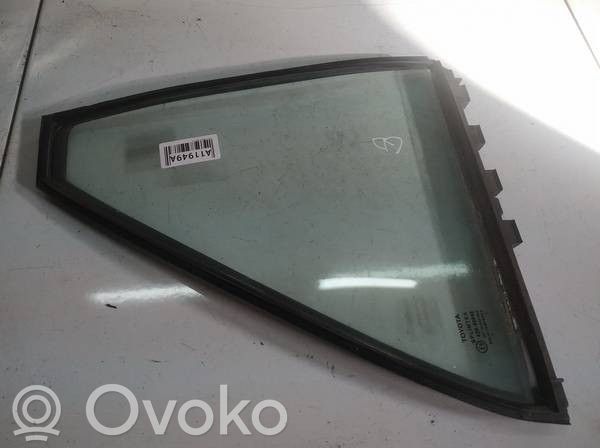 Toyota Avensis T250 Ventanilla de ventilación de la puerta trasera 