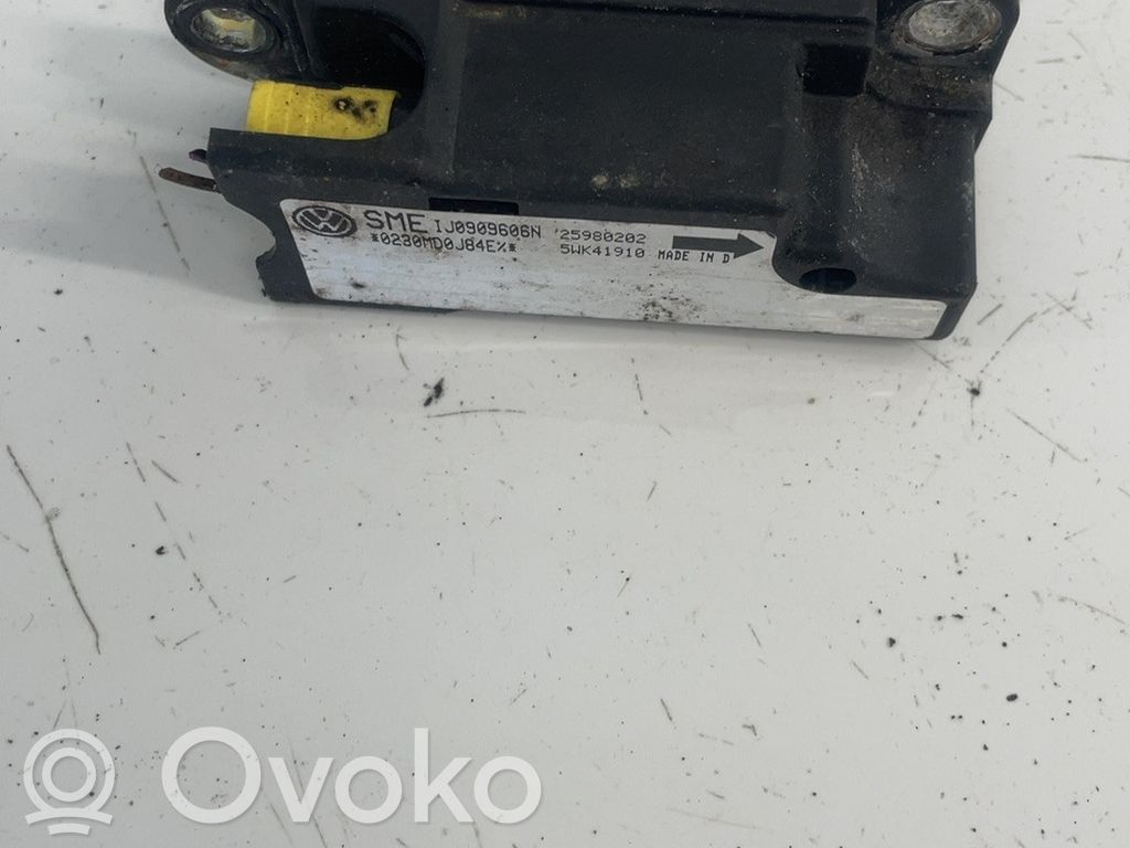 Volkswagen PASSAT B5 Airbagsensor Crashsensor Drucksensor 