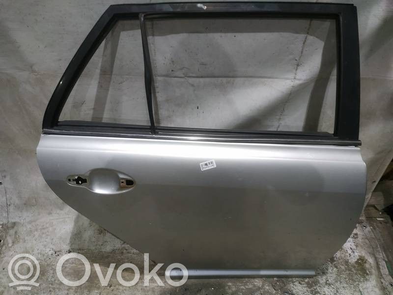 Toyota Avensis T250 Tür hinten