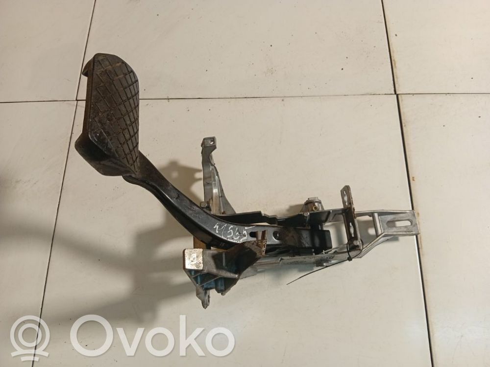 Audi A4 S4 B6 8E 8H Pedał sprzęgła
