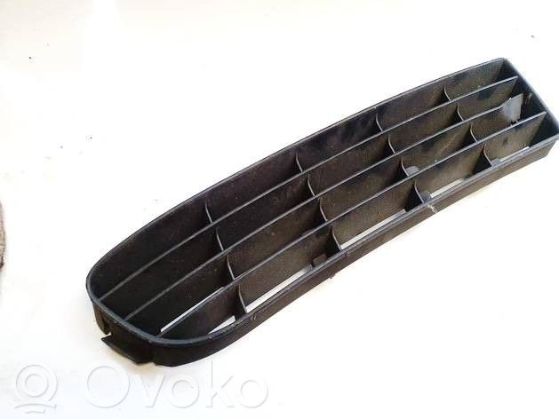 Audi A6 S6 C4 4A Rejilla inferior del parachoques delantero 