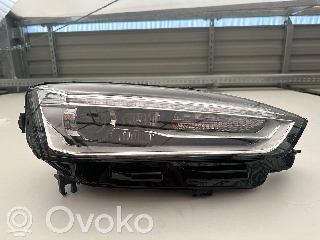 Audi A5 Headlight/headlamp 