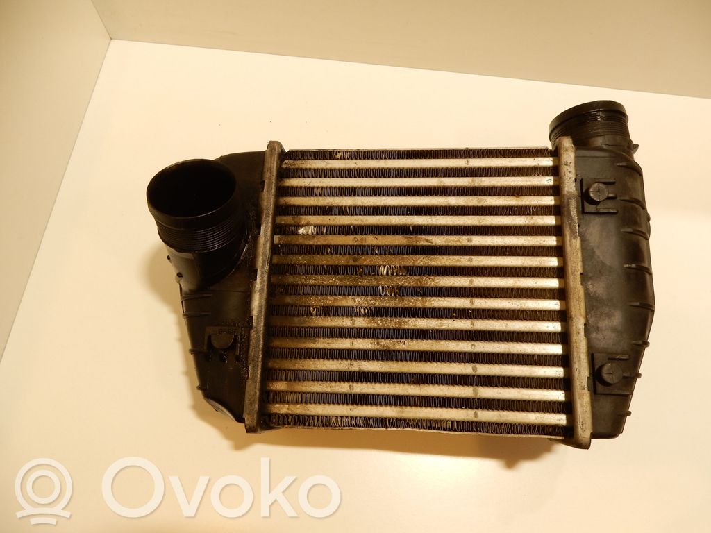 Audi A6 S6 C6 4F Chłodnica powietrza doładowującego / Intercooler 
