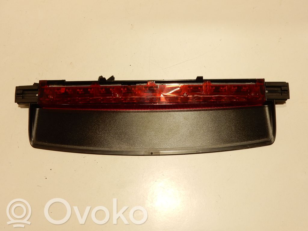 Trzecie światło stop   4F594509A,57335
