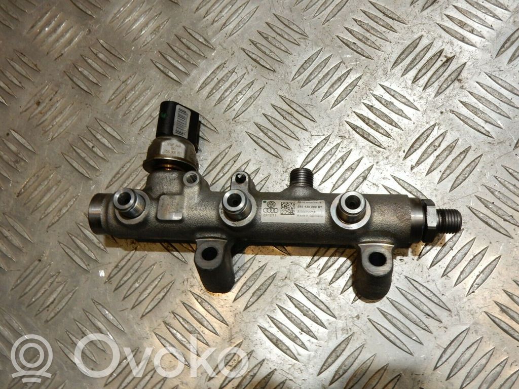 Audi A5 8T 8F Listwa wtryskowa 
