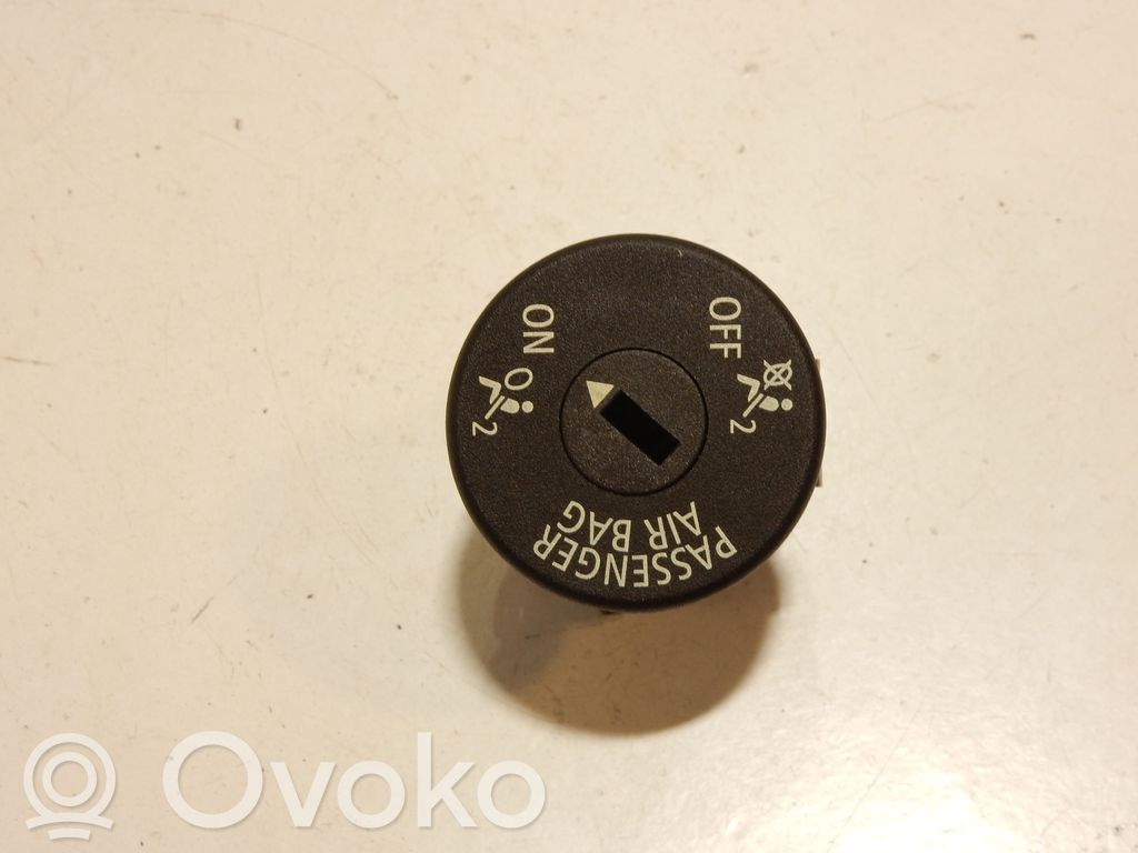 BMW X5 E70 Interruptor de encendido/apagado del airbag de pasajero 