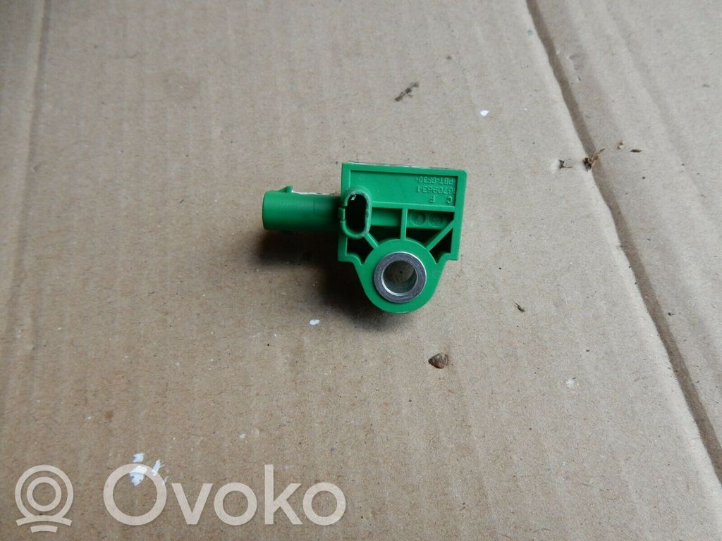 Volkswagen PASSAT B6 Airbag deployment crash/impact sensor 