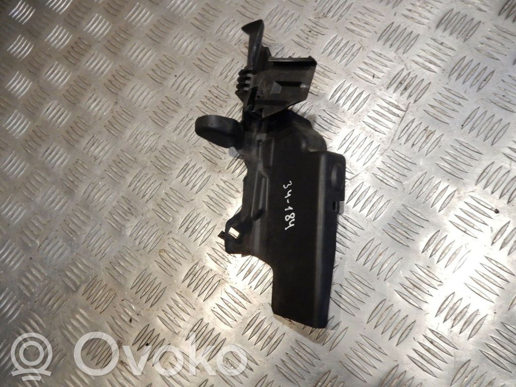 Audi A4 S4 B7 8E 8H Osłona rygla zamka klapy tylnej 
