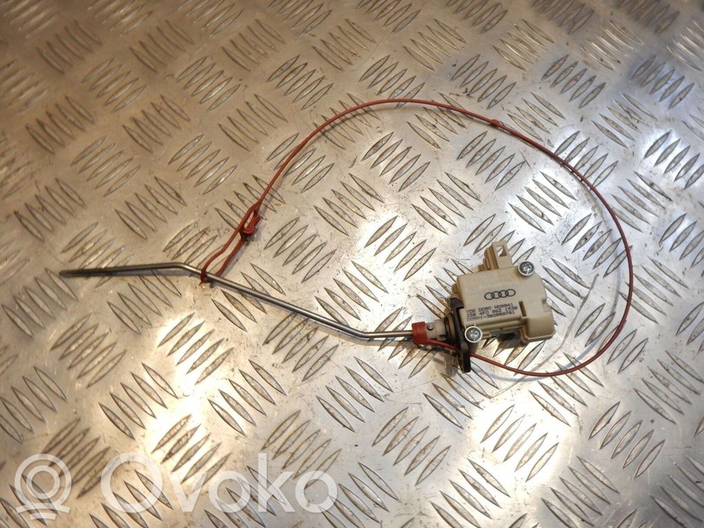 Audi A6 S6 C6 4F Degvielas tvertnes elektriskā slēdzene 