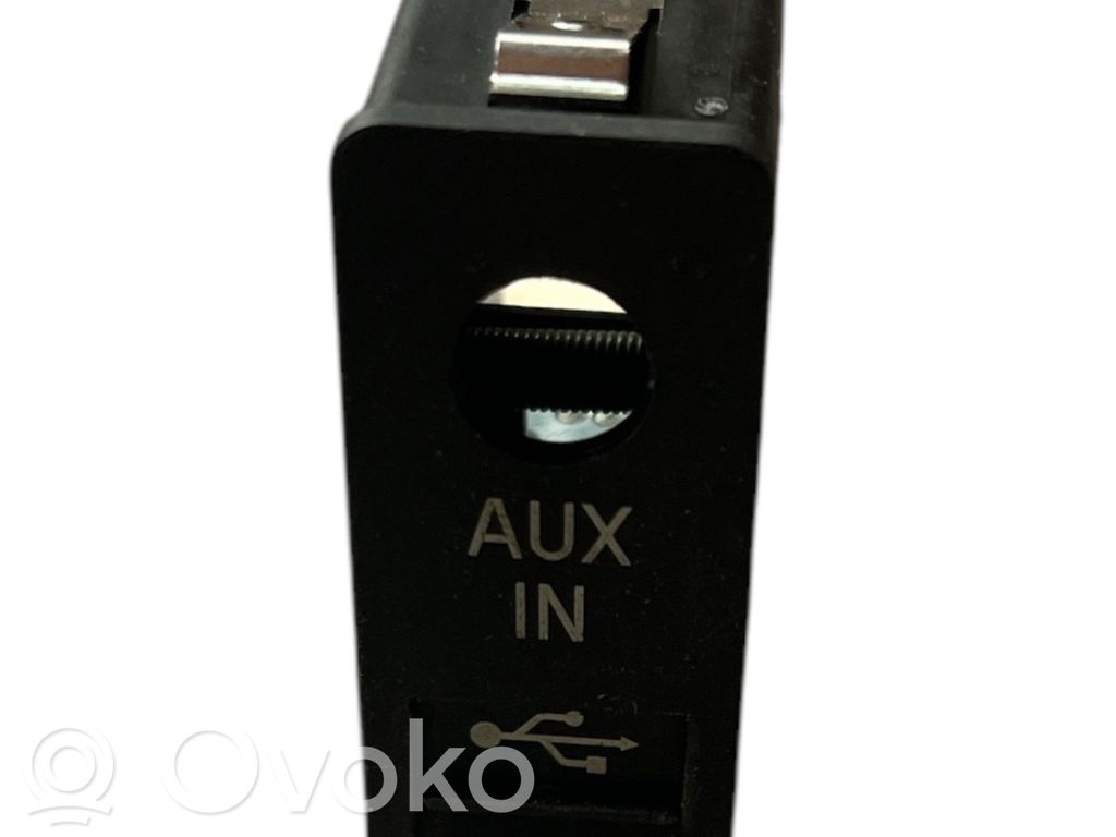 BMW 5 F10 F11 AUX jungtis 