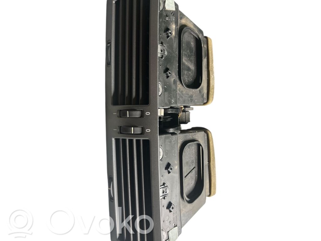 BMW 7 E65 E66 Centrinės oro grotelės 