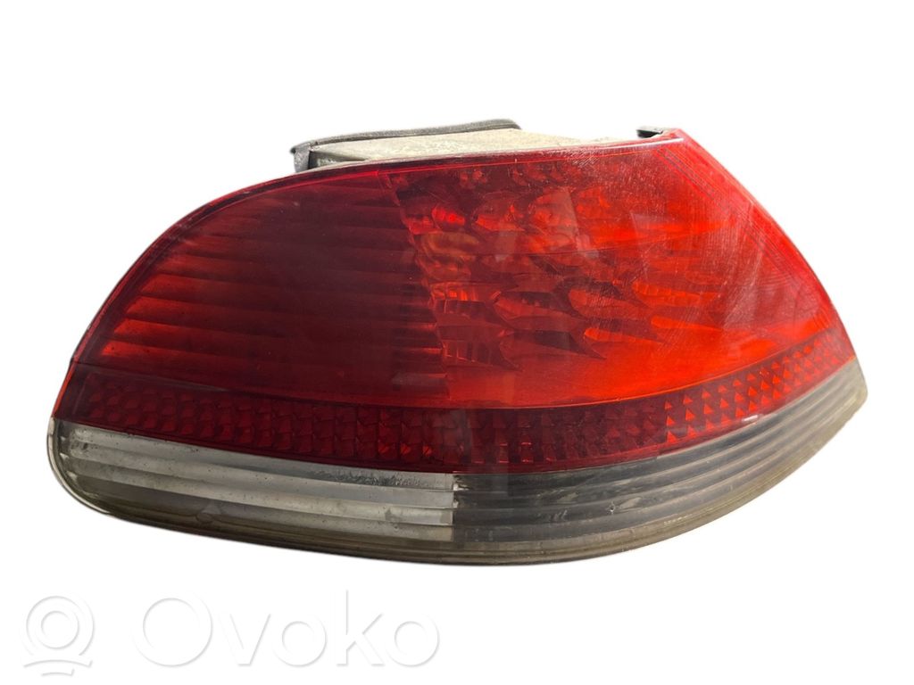 BMW 7 E65 E66 Aizmugurējais lukturis virsbūvē 