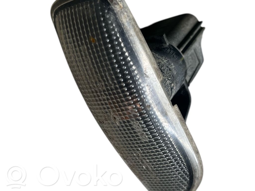 Volvo S60 Front fender indicator light 