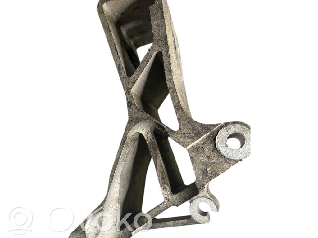 Volvo S60 Engine mounting bracket 