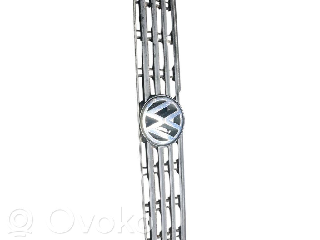 Volkswagen PASSAT B5 Atrapa chłodnicy / Grill 
