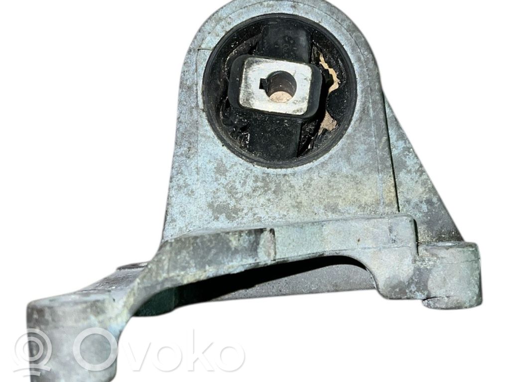 Volvo V70 Engine mount bracket 