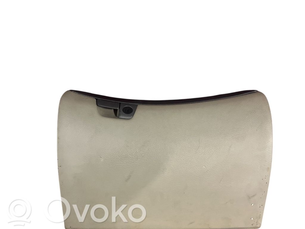 Volvo V70 Glove box 