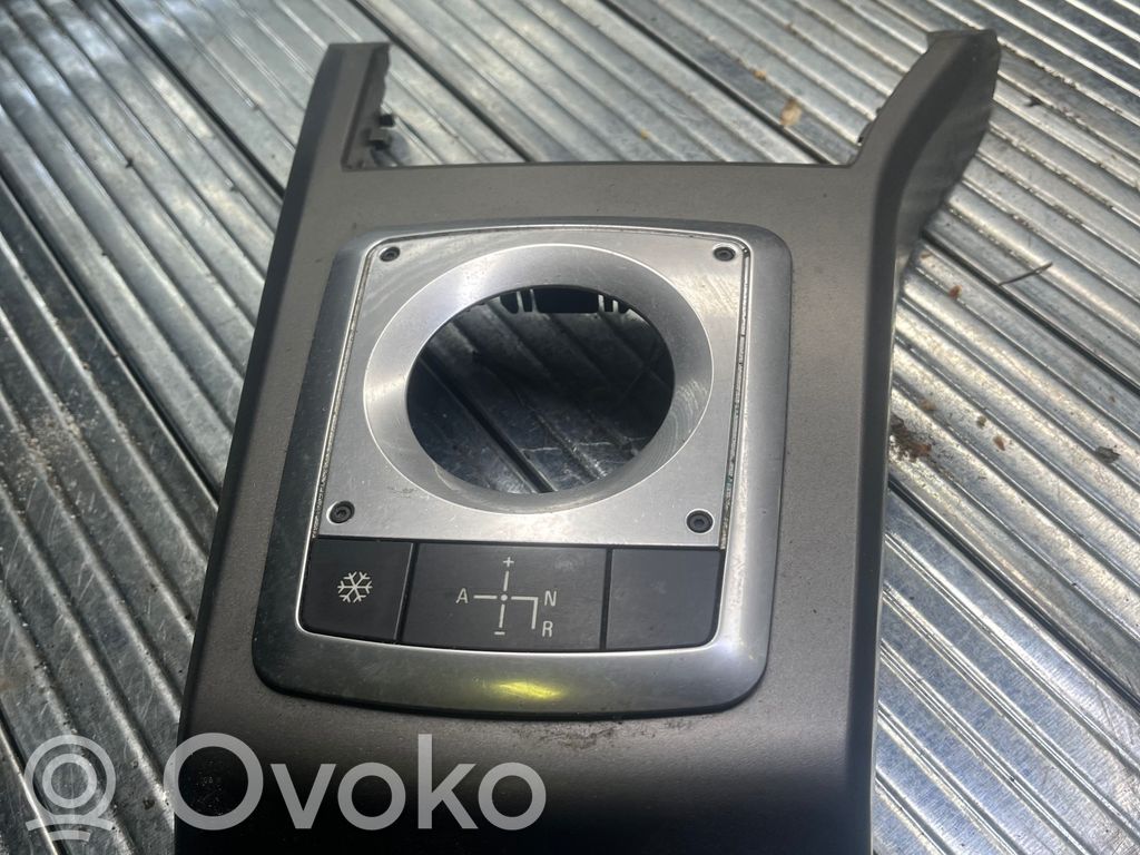 Opel Astra H Ramka drążka zmiany biegów 