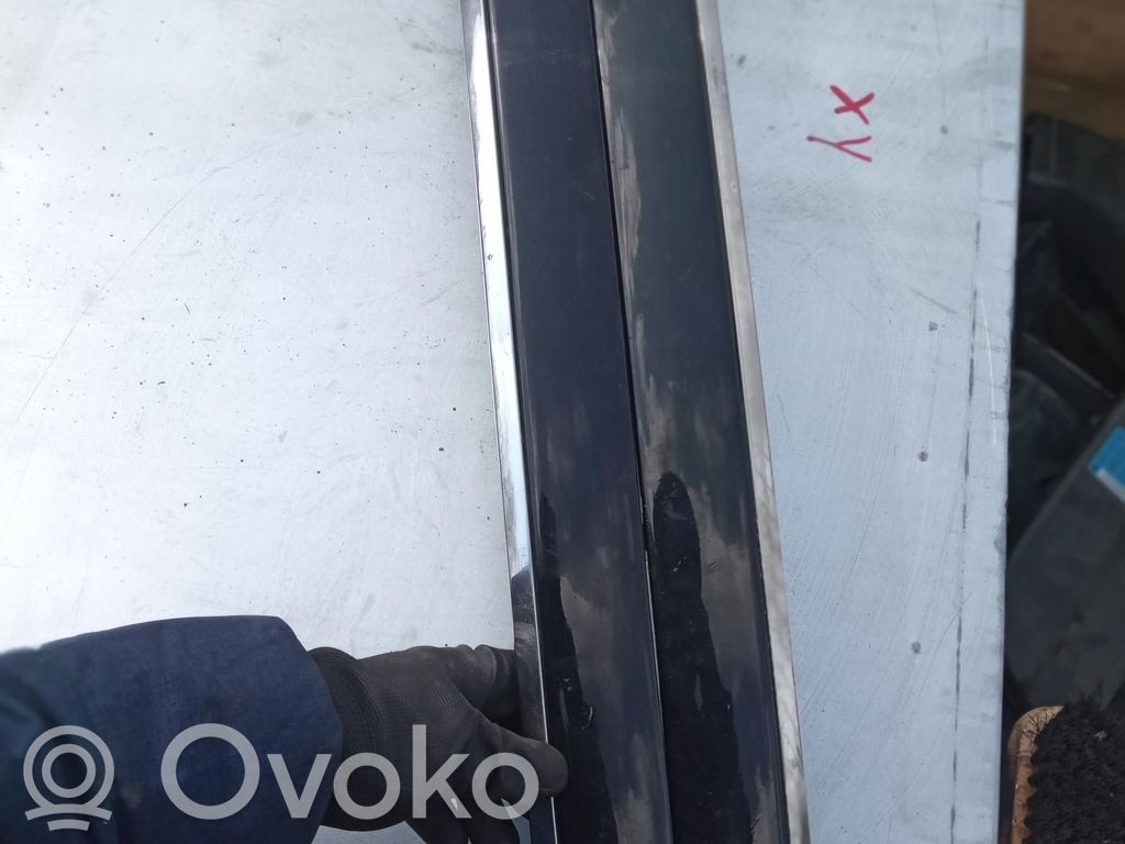 Front bumper splitter molding   7135560,7135560