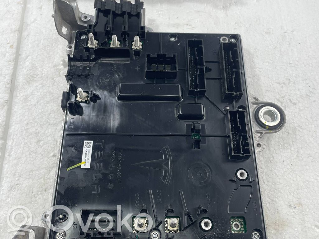 Inversor/convertidor de voltaje   110033400E,146576100C,111818000D,1100335,A0419L25