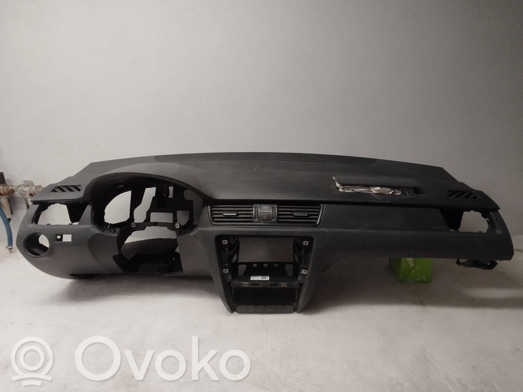 Skoda Rapid (NH) Deska rozdzielcza 