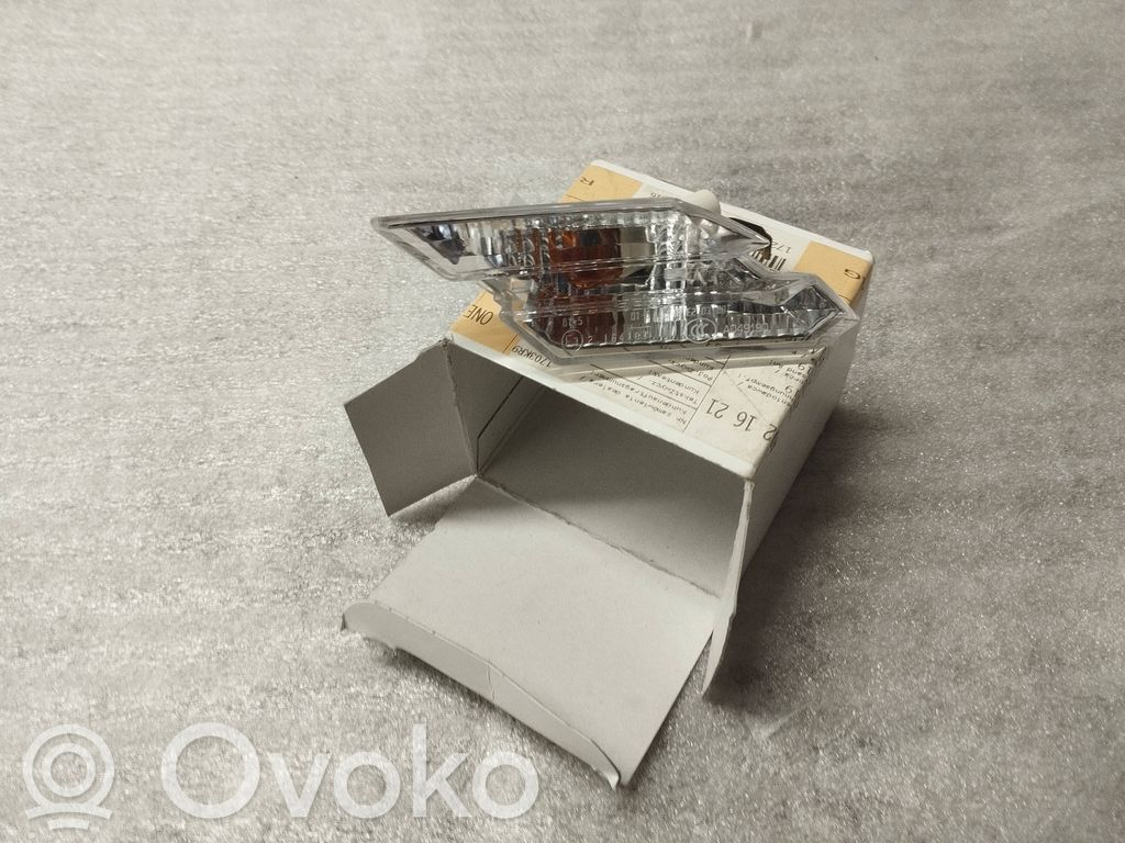 BMW 6 E63 E64 Front fender indicator light 