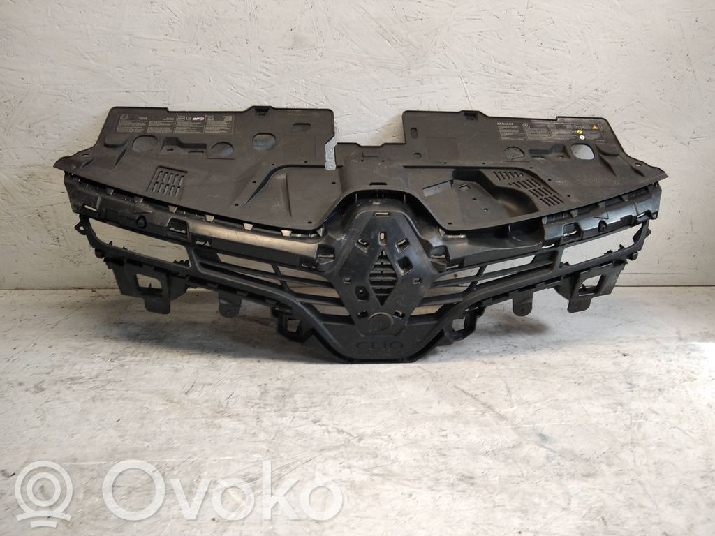 Renault Clio IV Etupuskurin ylempi jäähdytinsäleikkö 