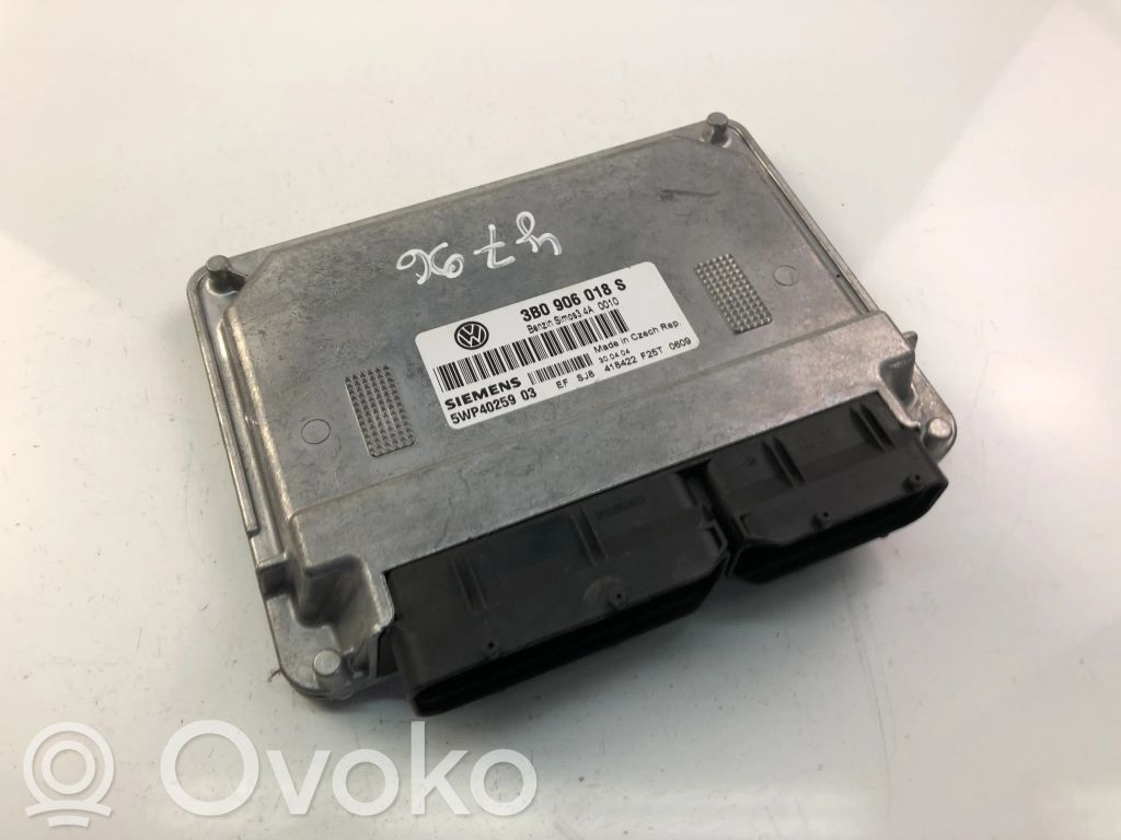 Volkswagen PASSAT B5 Engine control unit/module ECU 