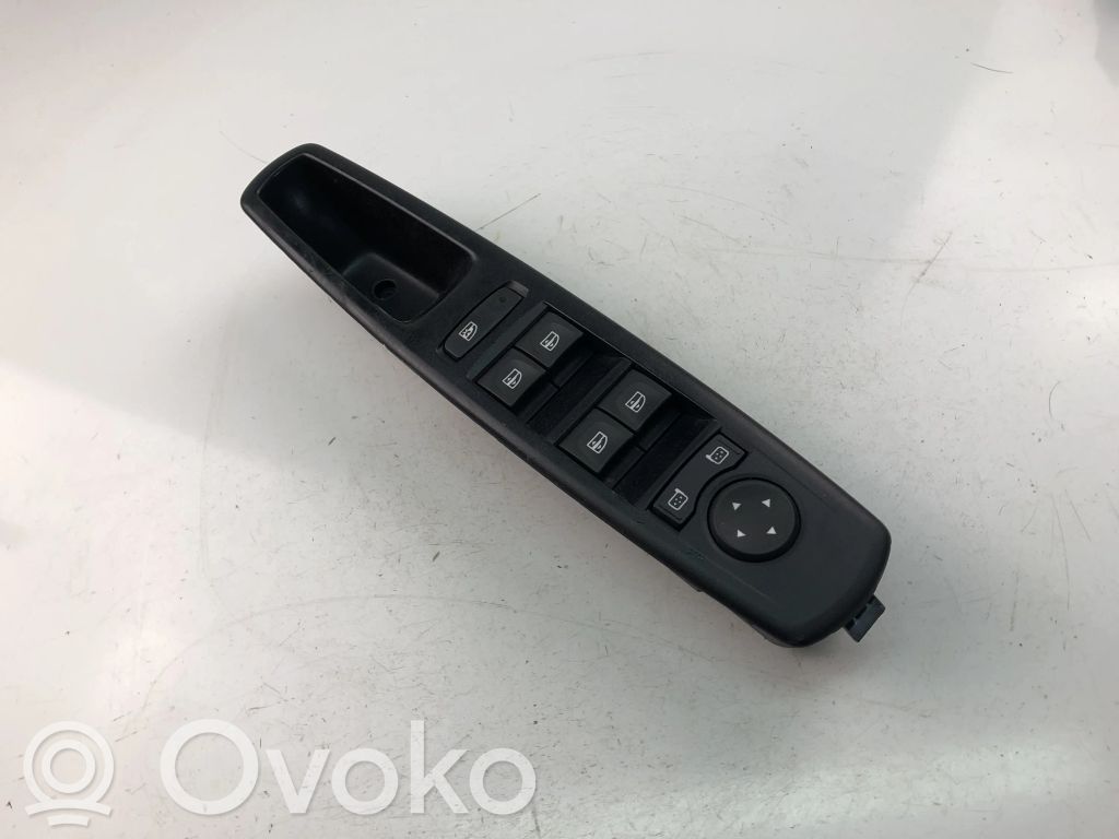 Renault Megane III Electric window control switch 