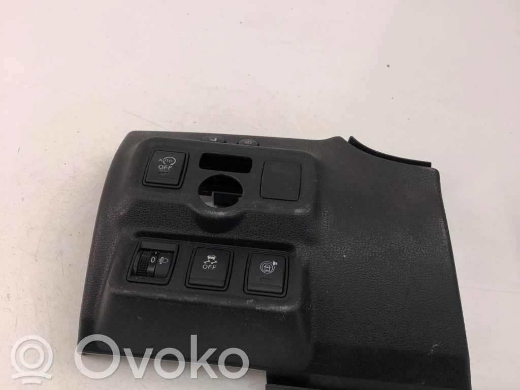 Nissan Note (E12) Wing mirror switch 