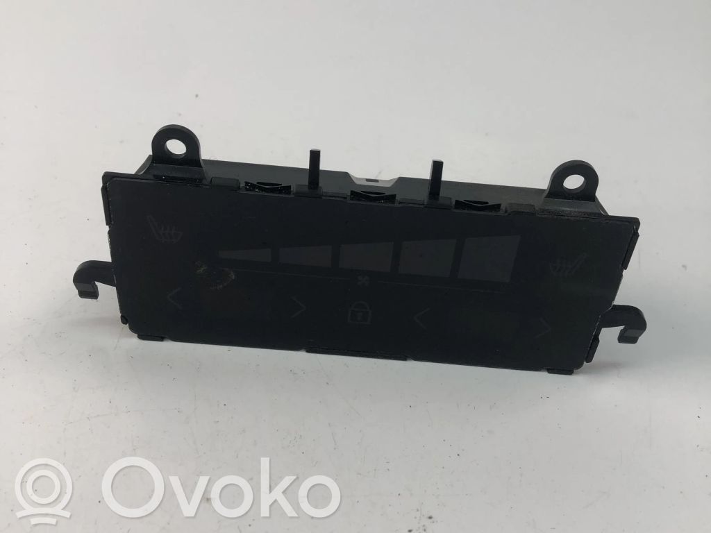 Interior fan control switch   P31674023