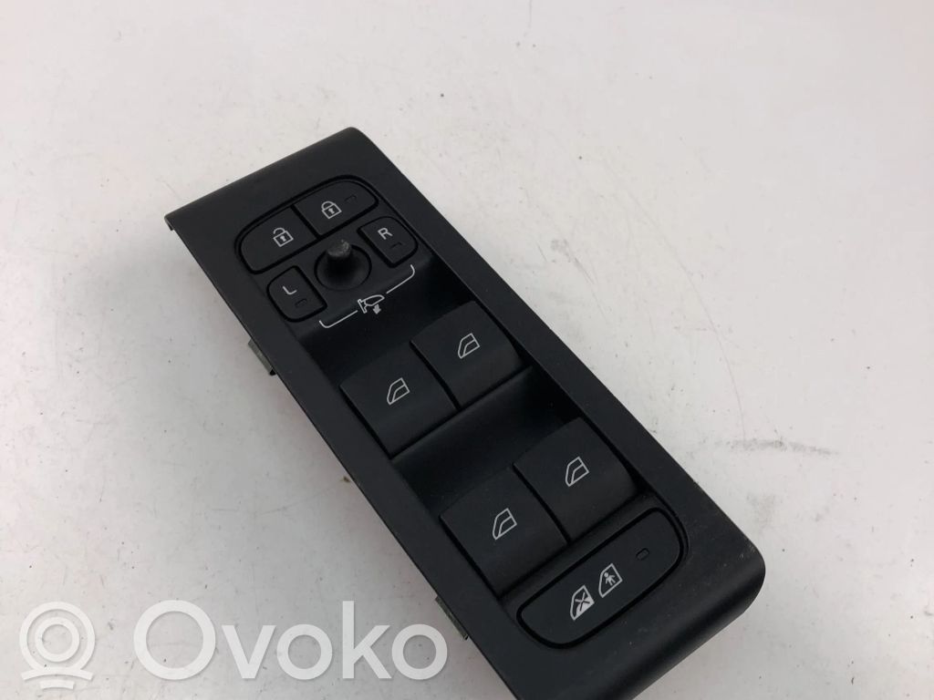 Volvo XC40 Electric window control switch 