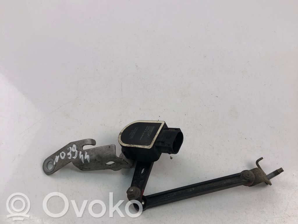 Volvo XC40 Czujnik poziomowania tylnego zawieszenia pneumatycznego 