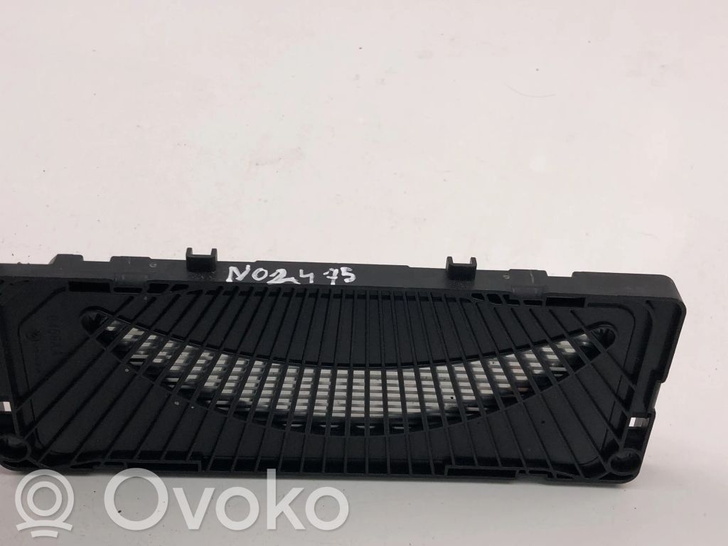 BMW 3 E90 E91 Garsiakalbis panelėje 