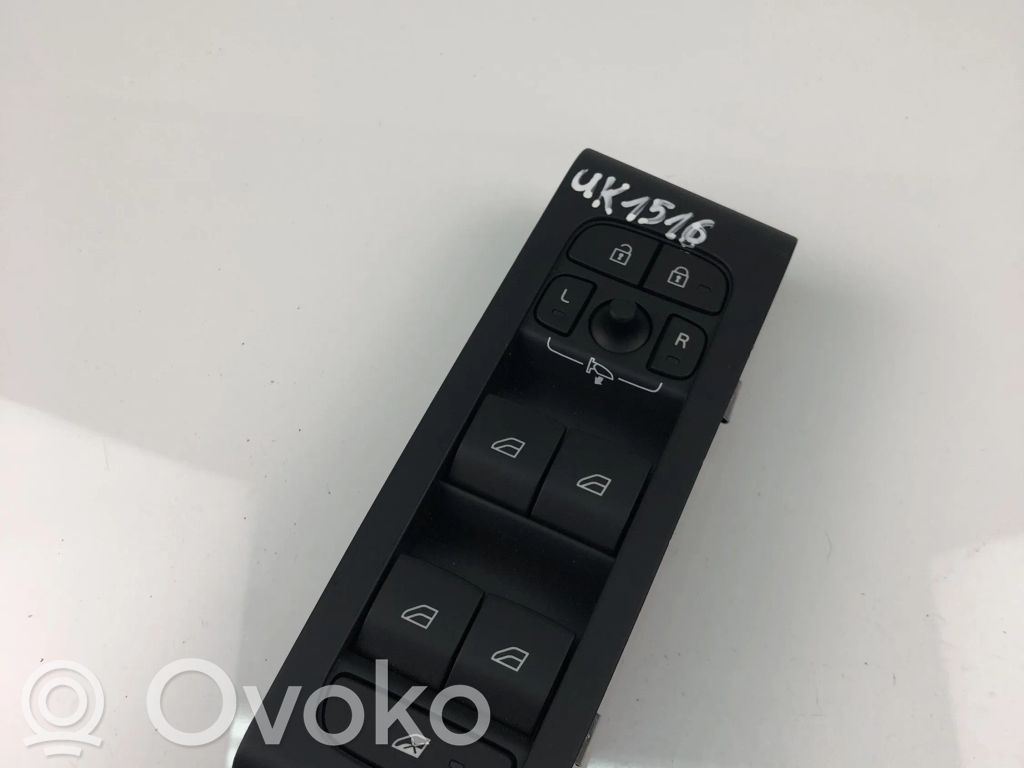 Volvo XC40 Electric window control switch 