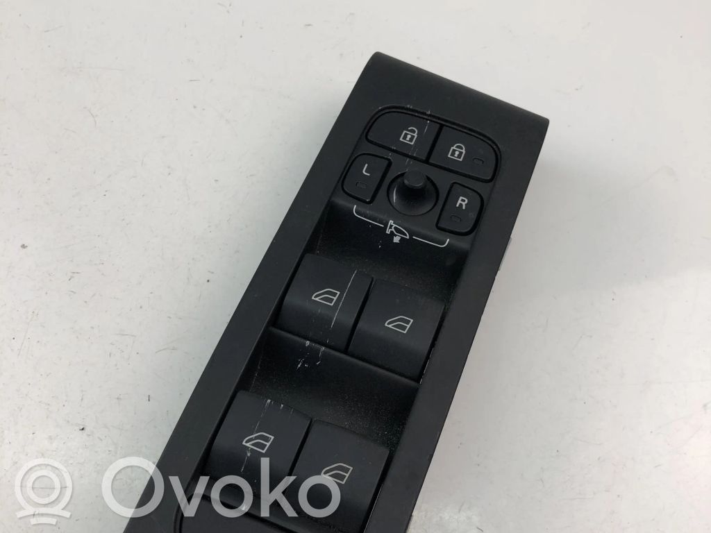 Volvo XC40 Electric window control switch 