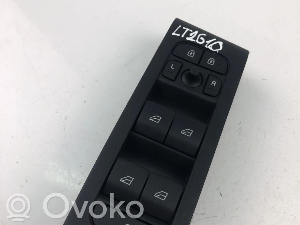Volvo XC40 Electric window control switch 