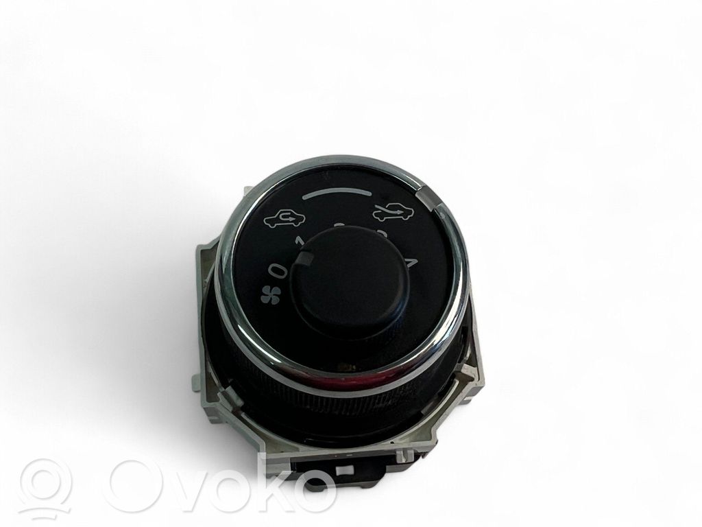 Toyota Yaris Interior fan control switch 