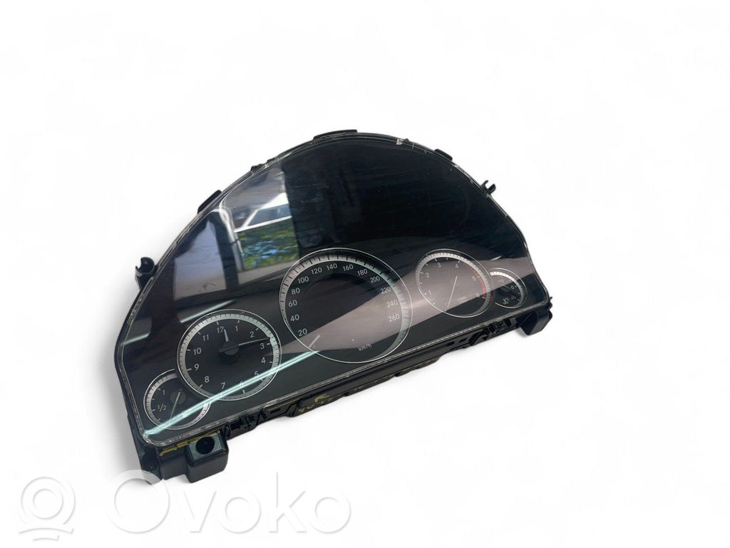 Mercedes-Benz E W212 Licznik / Prędkościomierz 