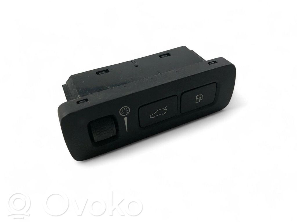 Volvo XC40 Tailgate/boot open switch button 