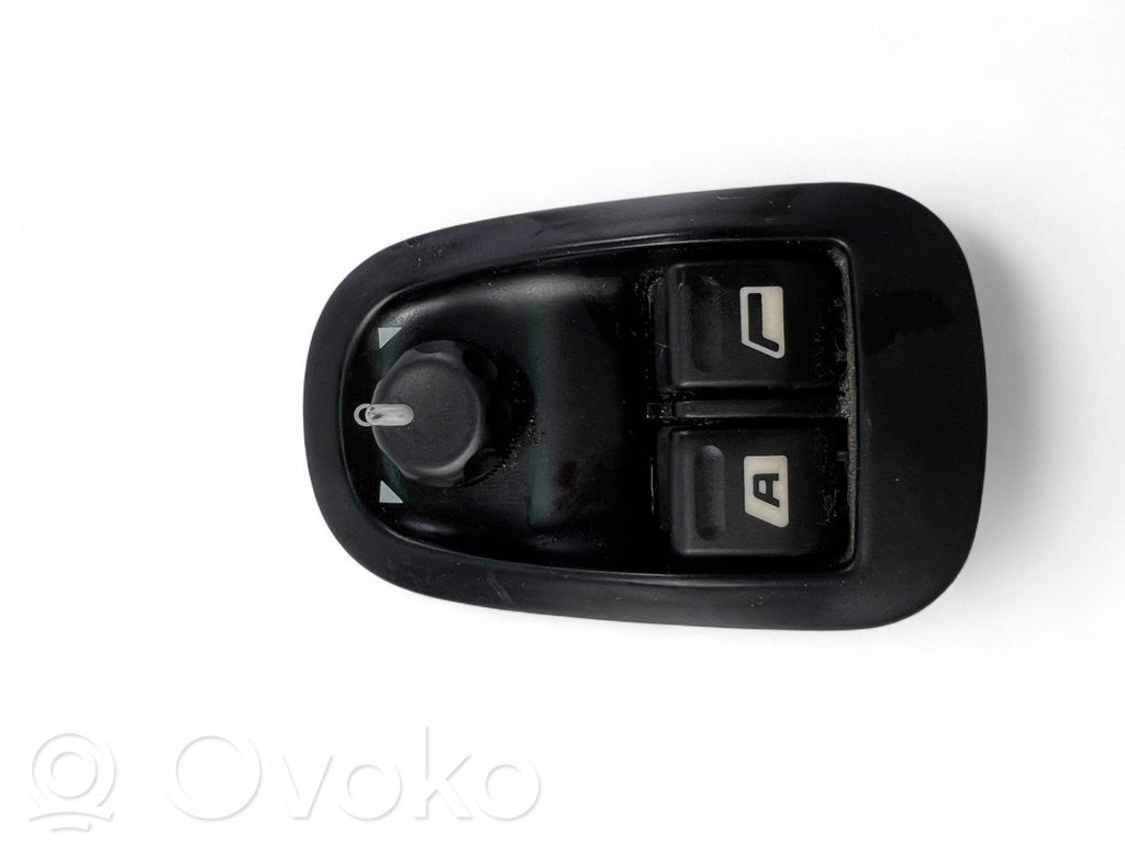 Peugeot 206 Sivupeilin kytkin 