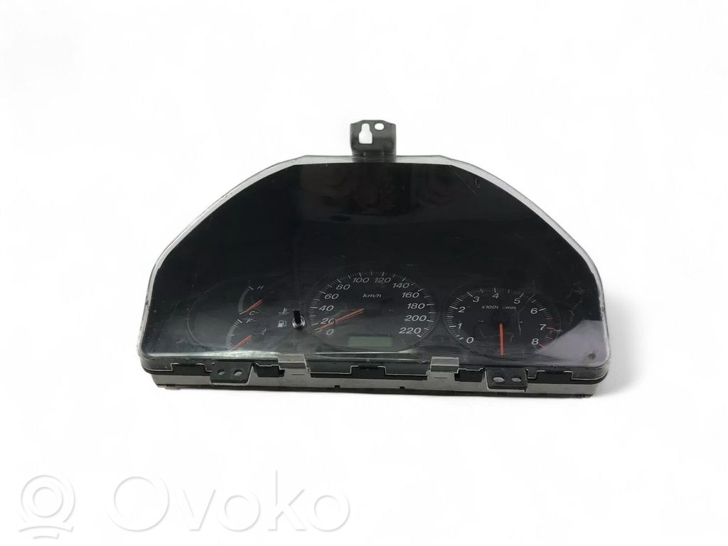 Mazda 323 Geschwindigkeitsmesser Cockpit 