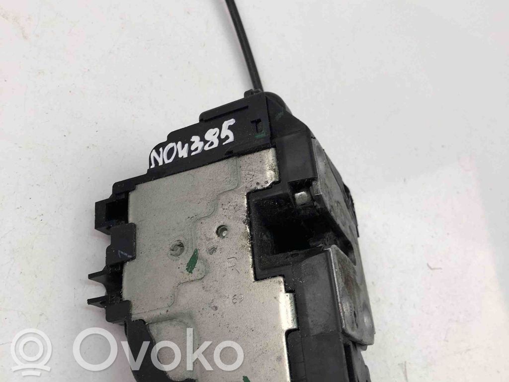 Renault Clio III Priekinė užrakinimo spynelė (prie rankenos) 