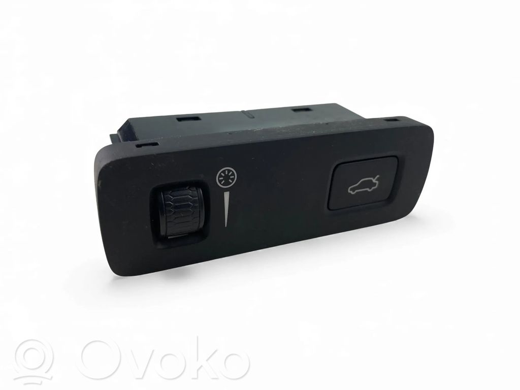 Tailgate/boot open switch button   P31376510