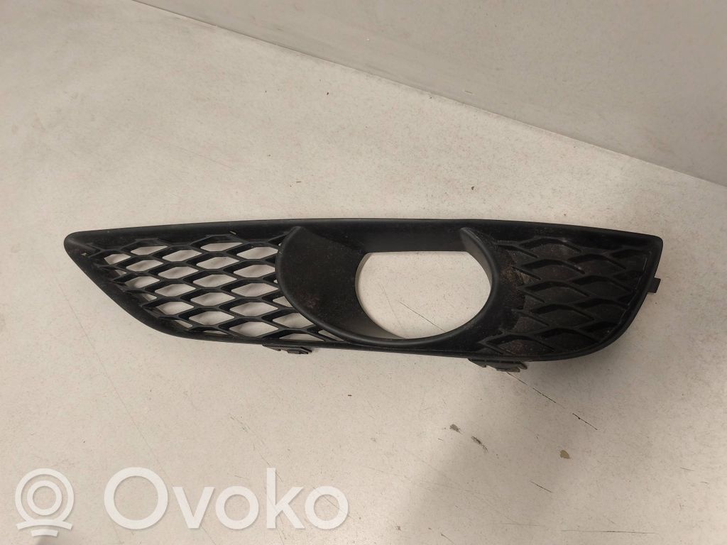 Audi Q7 4L Etusumuvalon ritilä 