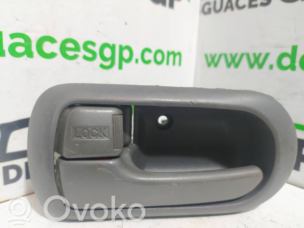 Manecilla interna puerta delantera
